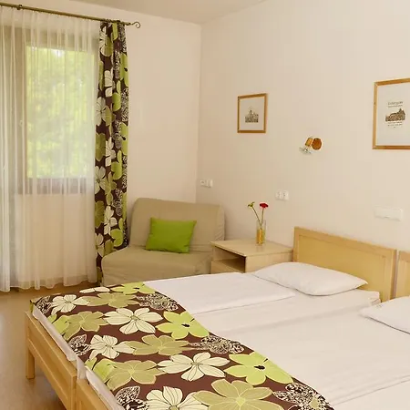 Grante Motel Estergon